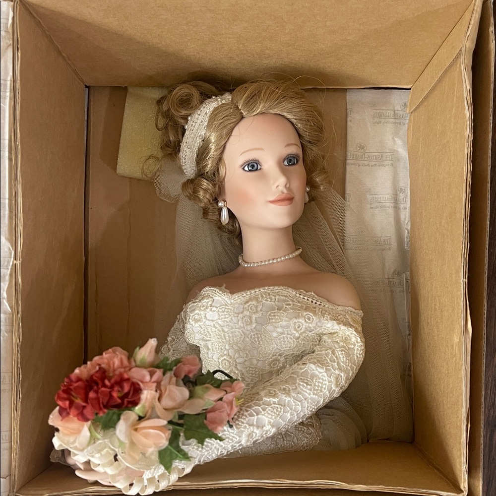 Collectible Porcelain Spring Promise Bride Doll with Lace Dress. 1997 used - Picture 4 of 16
